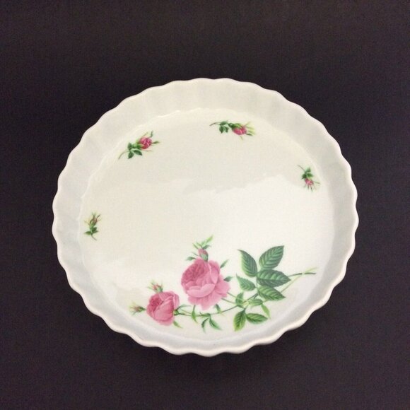 Pie Dish 9" Bakeware White Pink Roses Scalloped Edges Christine Holm - Picture 5 of 12